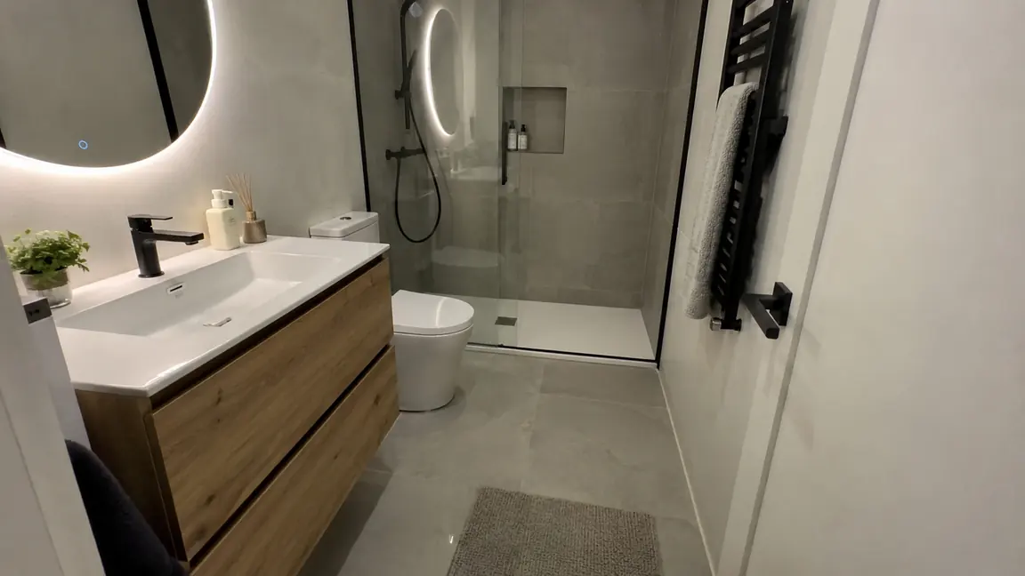Detalle de un baño reformado por Reformas DLCP